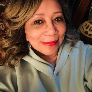 Meet your Posher, Connie